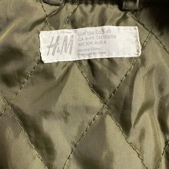 H&M army green zip up dinosaur print jacket. Size 3-4 years - Picture 5 of 6